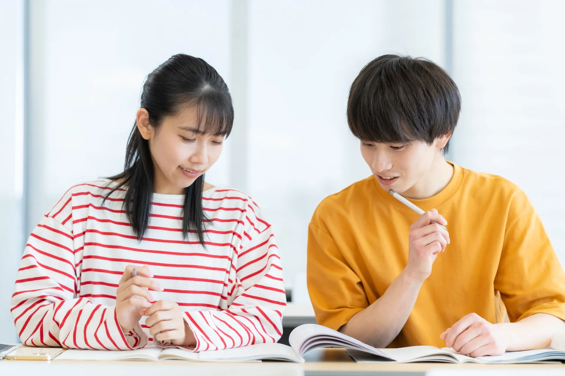 屋内型vs屋外型：どちらが投資に有利か完全比較【2025年最新データ】