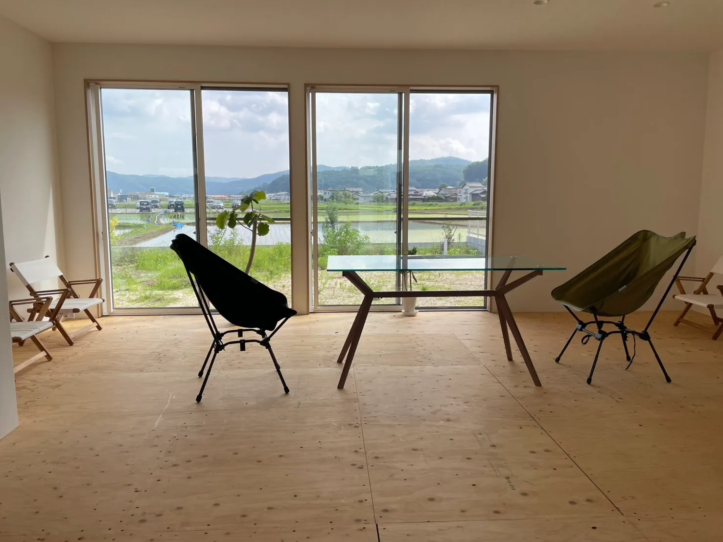 建部町築浅物件1階店舗スペース22.1帖