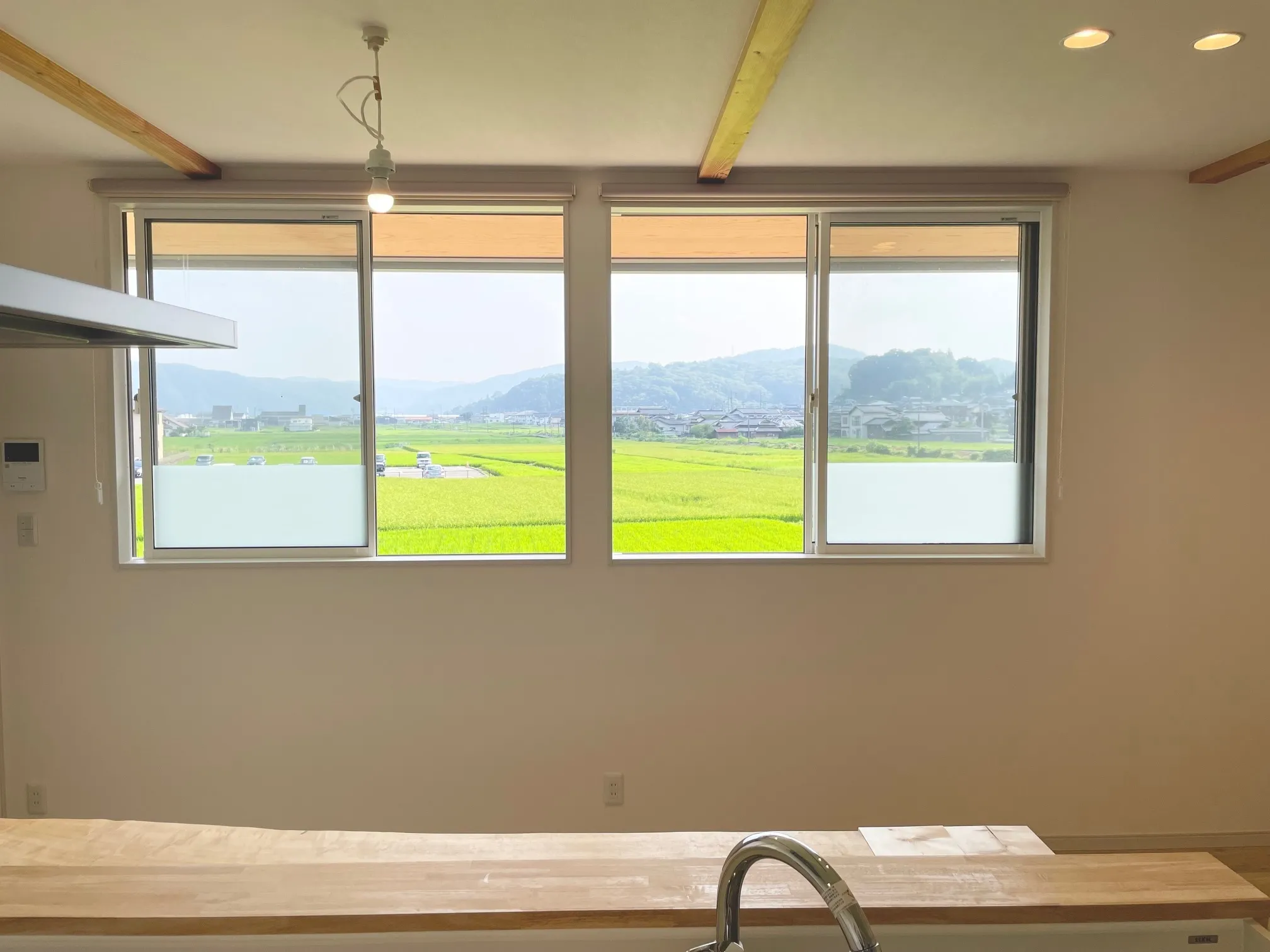 岡山市建部町田園風景を望むリビング